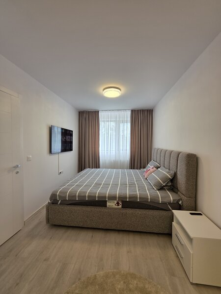 Hils Brauner, prima inchiriere, 2 camere, parcare inclusa, 7 min. Metrou.